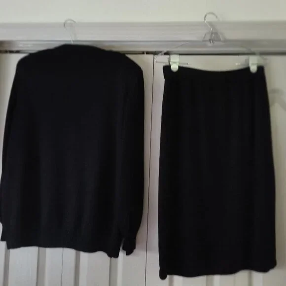 ST JOHN KNIT BLACK 2 PIECE WOMENS' SUIT. ELEGANT. - Picture 2 of 4